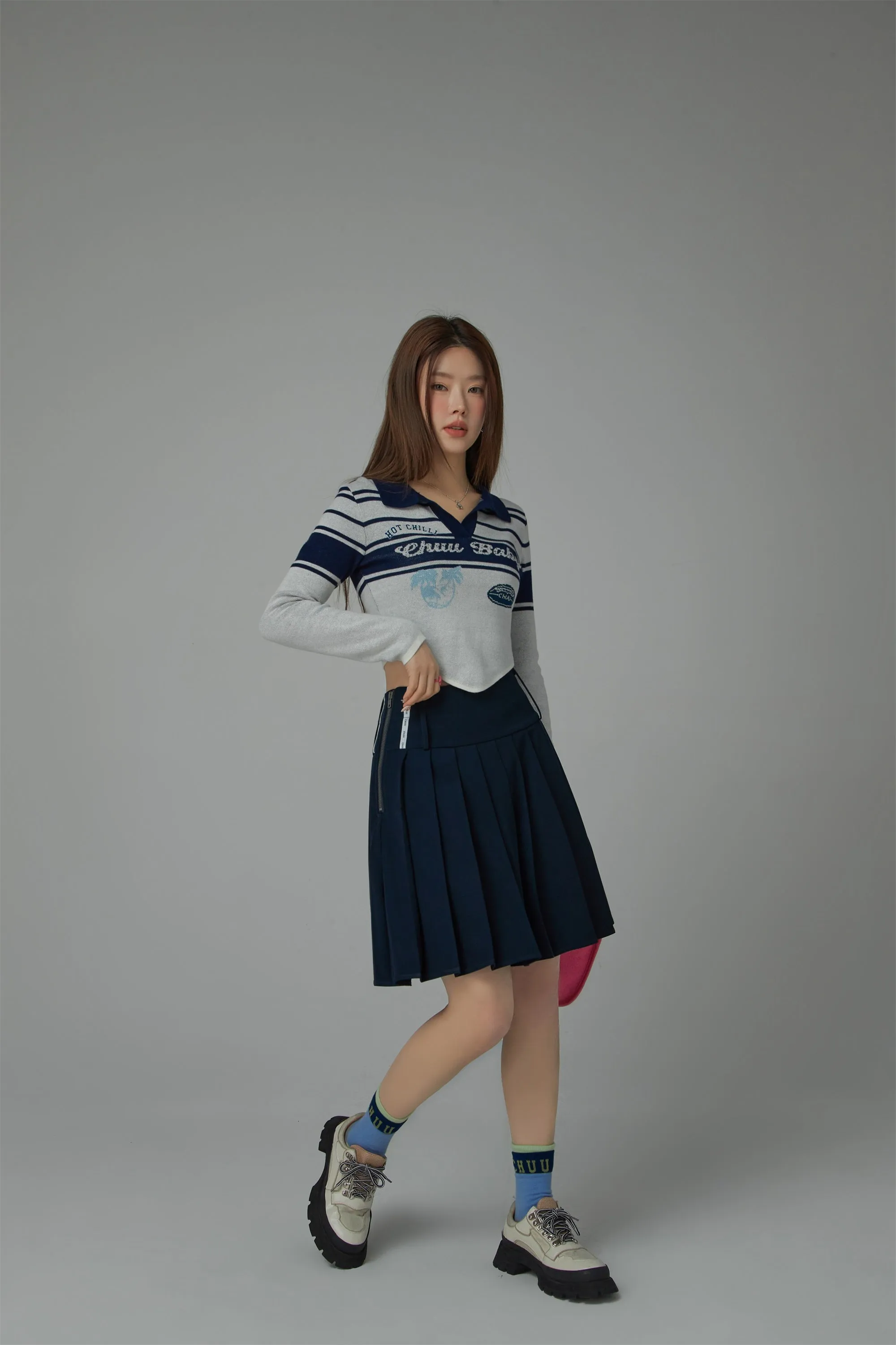 Chuu Baby Open Collar Cropped Knit T-Shirt